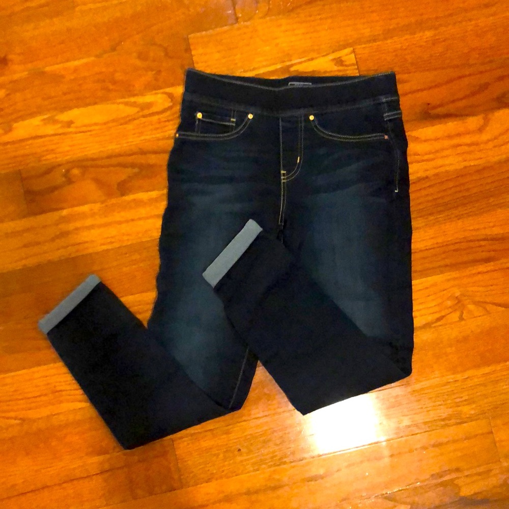 Excellent condition Levi Pull-On slimming skinny jeans